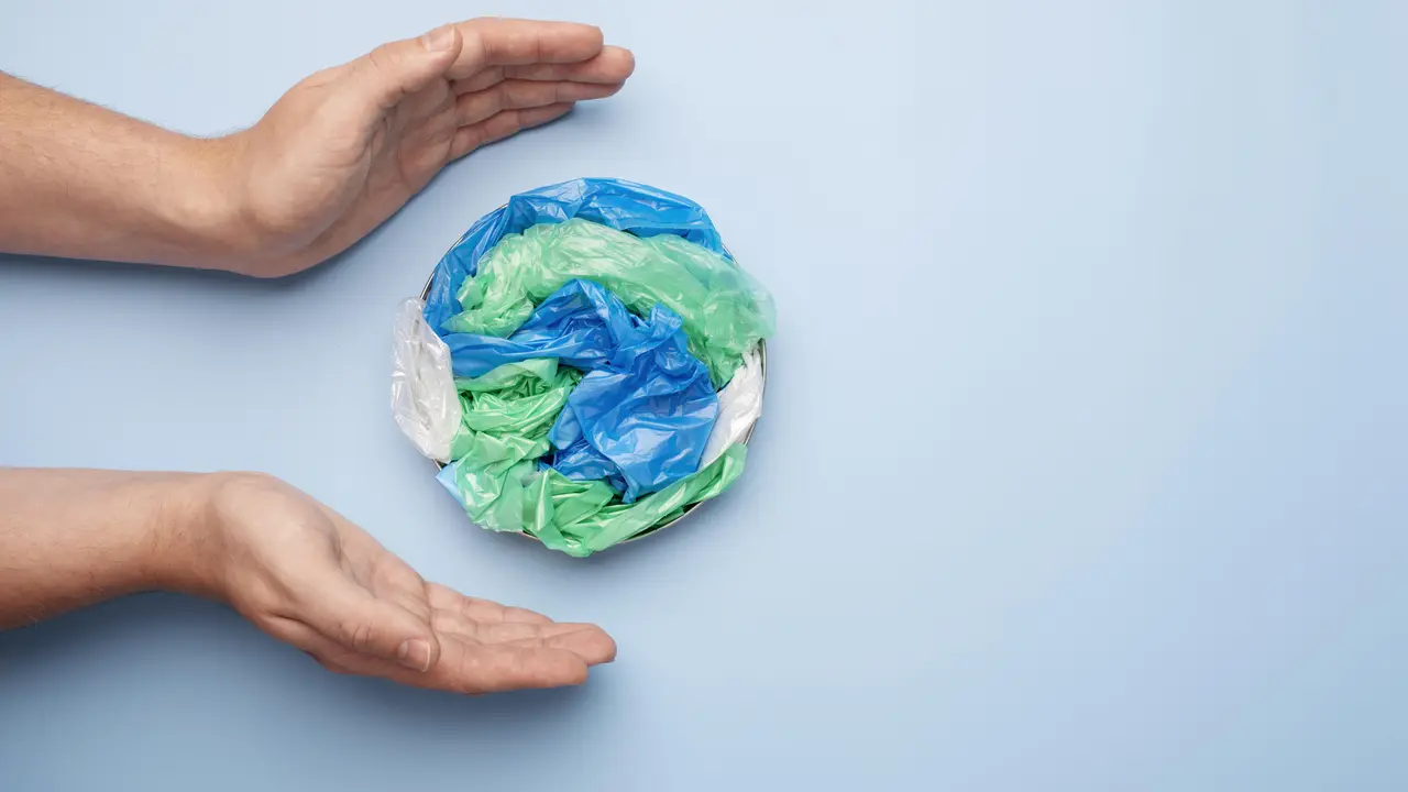 Mikroplastik Cemari Udara dan Terhirup, Begini Efeknya bagi Kesehatan Paru
