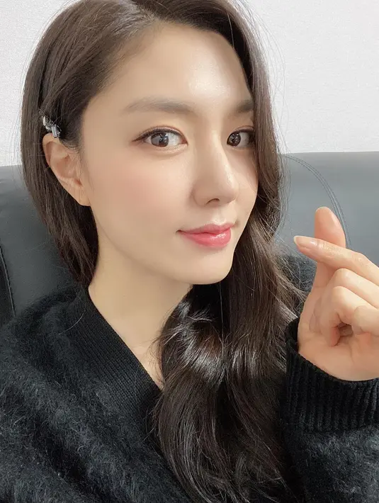 Seo Ji Hye lahir 24 Agustus 1984, yang artinya ia kini berusia internasional 37 tahun. (pinterest)