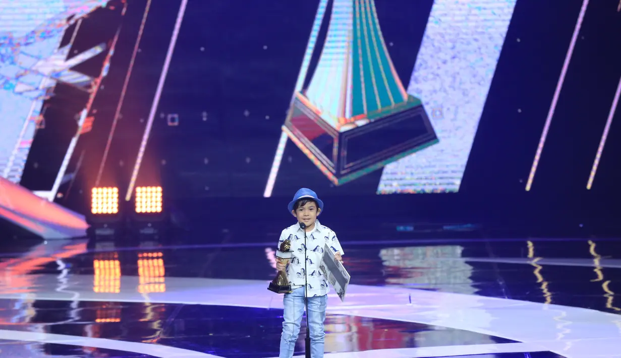 Dalam film tersebut, bocah cilik yang mendapat teror dengan bangkitnya sang ibu dari dalam kubur. Aktor cilik yang menjadi perbincangan itu adalah Muhammad Adhiyat. (Adrian Putra/Bintang.com)