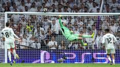 Thibaut Courtois tampil mengagumkan di bawah mistar gawang saat laga leg 2 play off Liga Champions 2025/2026 antara Real Madrid melawan Benfica pada Selasa (25/02/2026). (AFP/Pierre-Philippe Marcou)