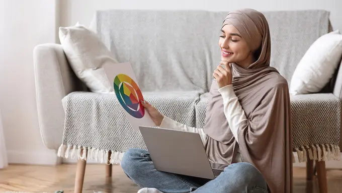 Jangan Salah Pilih! Tips Menentukan Warna Hijab Agar Wajah Cerah Tanpa Filter