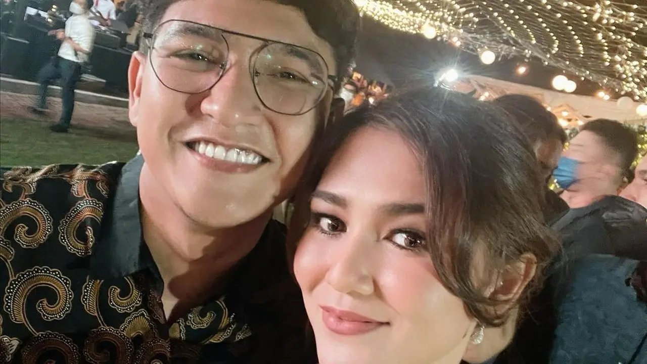 Kabar Hamil Baru Diungkap, Ini 6 Potret Mesra Masayu Clara dan Qausar Harta