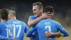 Pemain Napoli, Arkadiusz Milik, merayakan gol bersama rekan-rekannya saat melawan Dynamo Kiev pada laga grup B Liga Champions di Olympiyskiy stadium, Kiev, (14/9/2016) dini hari WIB. (AP/Efrem Lukatsky)