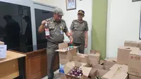 Satpol PP Depok Sita Ribuan Miras Dari Penjual Berkedok Toko Jamu