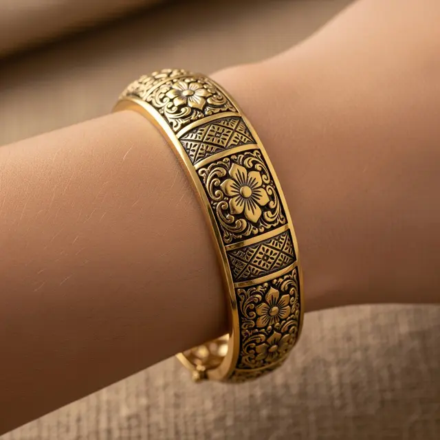 Gelang Emas Kombinasi Ukiran Bali Klasik untuk Sentuhan Etnik Elegan