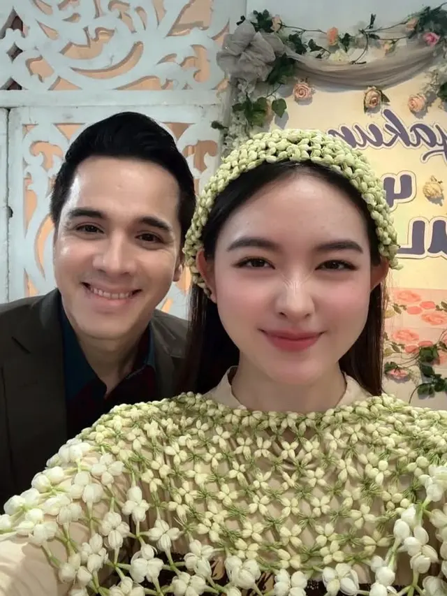 Natasha Wilona dengan Makeup Minimalis saat “Siraman” Tasyakuran 4 Bulanan. [@natashawilona12]