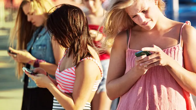 Saat-saat Inilah Kamu Harus Puasa Menggunakan Smartphone