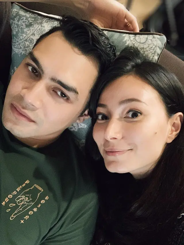 Hamil Setelah 7 Tahun Menunggu, Ini Potret 7 Mesra Asmirandah dan Suami saat Di Rumah