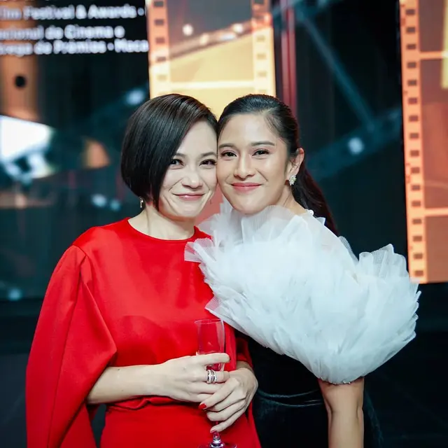 7 Gaya Dian Sastro Dalam Festival Film Makau 2019, Ada Foto Bareng Yoona SNSD