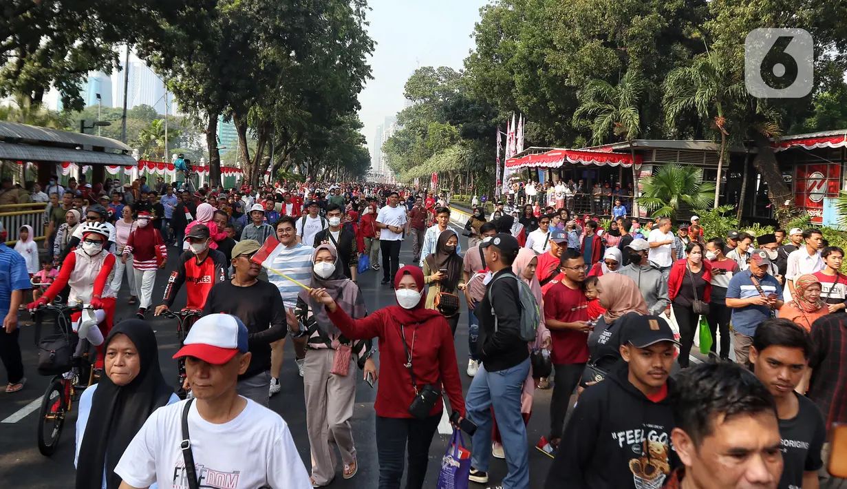 Rangkaian upacara peringatan detik-detik proklamasi kemerdekaan RI di Halaman Istana Merdeka dimulai dengan Kirab Bendera Pusaka dan Teks Proklamasi dari Silang Monas Jalan Medan Merdeka Barat menuju Istana Merdeka. (Liputan6.com/Angga Yuniar)