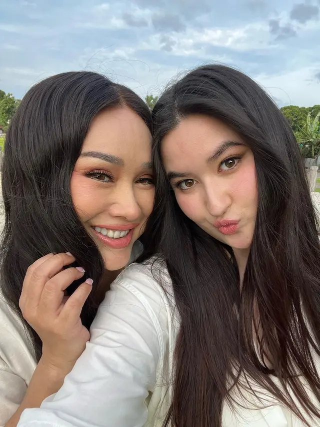 7 Potret Stephanie Poetri Usai Dilamar Kekasih Bulenya, Banjir Ucapan Selamat