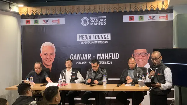 Tim Pemenangan Nasional (TPN) Ganjar Pranowo Subianto-Mahfud Md menggelar keterangan pers, Senin (11/12/2023). (Liputan6.com/Delvira Hutabarat)