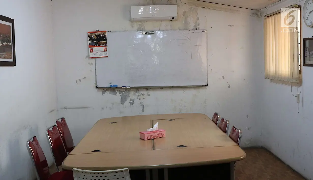 Salah satu ruangan di kantor Lembaga Bantuan Hukum (LBH) Pers di kawasan Kalibata, Jakarta Selatan, Jumat (27/7). LBH Pers adalah lembaga nirlaba yang terus membantu kasus-kasus yang menjerat jurnalis. (Liputan6.com/Immanuel Antonius)