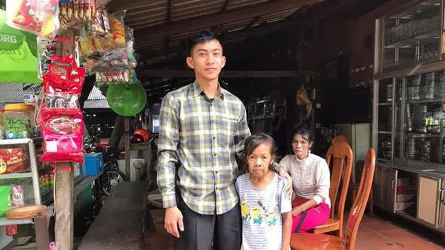 bocah 10 tahun terlihat sangat tua