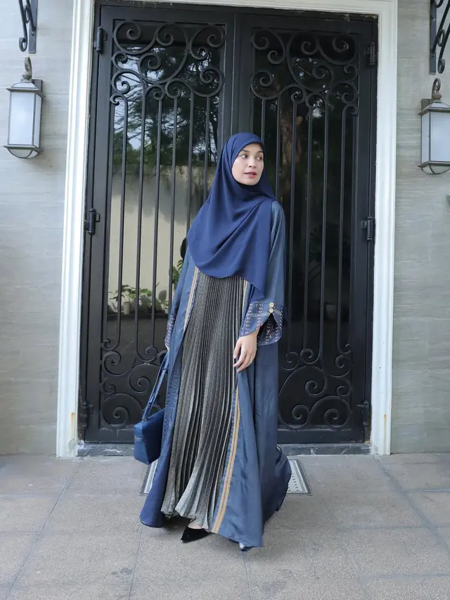 6 Inspirasi Model Gamis Selebriti Saat Idul Adha 2025, Elegan dan Syar’i