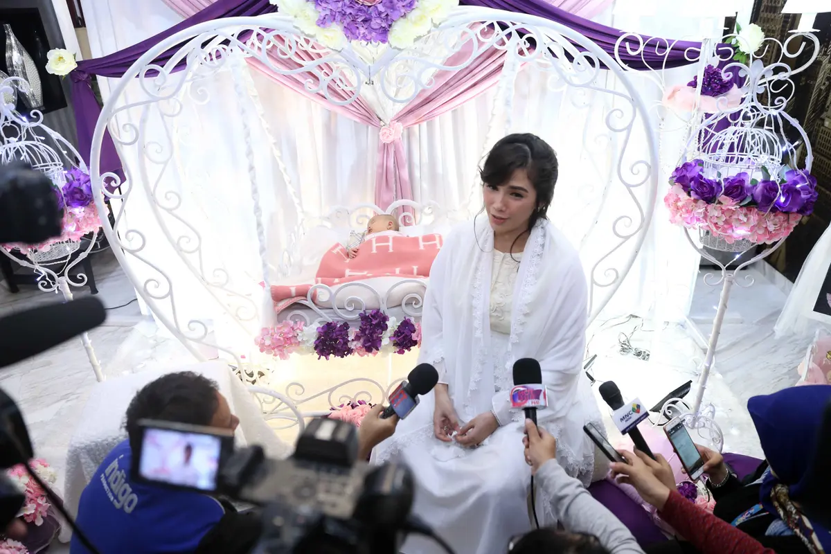 [Bintang] Ussy Sulistiawaty