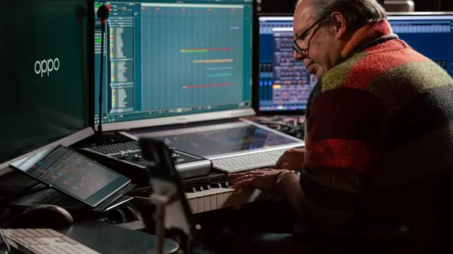 Hans Zimmer di studio rekaman. (Foto: Dok. Oppo)