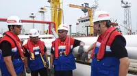 Direktur Logistik, Supply Chain & Infrastruktur Pertamina Gandhi Sriwidodo (kanan), Dirjen Migas Djoko Siswanto (kedua kanan) VP Supply & Distribution Fariz Aziz (kiri) dan GM MOR 1 Joko Pitoyo (kedua kiri). (dok. Humas Pertamina)