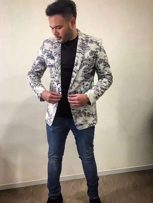 "Jangan ngobat lg ya bro ! Jadilah penerus raja dangdut!," tulis myudharpratama. "Rido hbd ya, ditunggu karya2 mu..." tulis andi_sunyoto. (Instagram/ridho_rhoma)