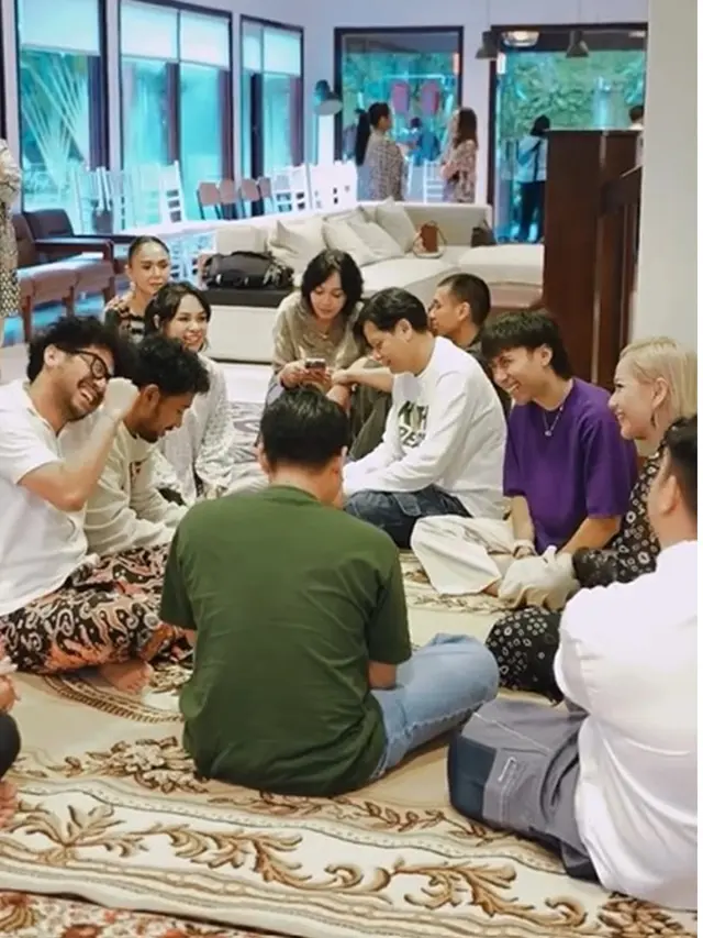 6 Potret Acara Buka Puasa Musisi dan Penyanyi Ternama, Ada BCL hingga Nadine Amizah