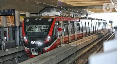 Light rail transit (LRT) Jabodebek saat mengikuti uji coba operasional terbatas, Jakarta, Minggu (27/08/2023).(Liputan6.com/Angga Yuniar)
