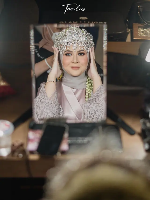7 Potret Detail Makeup dan Busana Pernikahan Kesha Ratuliu, Pakai Adat Sunda