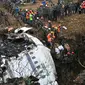 Bangkai pesawat Yeti Airlines yang jatuh di Pokhara, Nepal, Minggu, 15 Januari 2023. (dok. PRAKASH MATHEMA / AFP)