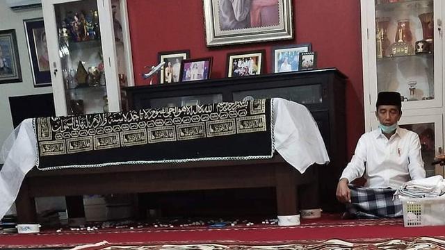 Dikebumikan di Samping Suami, Ini 6 Prosesi Pemakaman Ibunda Jokowi