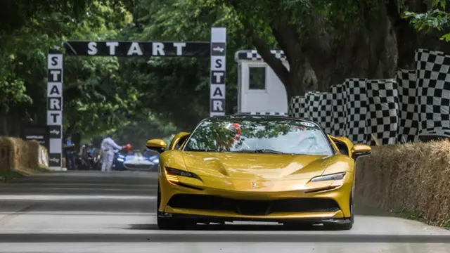 Ferrari SF90 Spyder juga tidak mau kalah untuk eksis di festival ini
