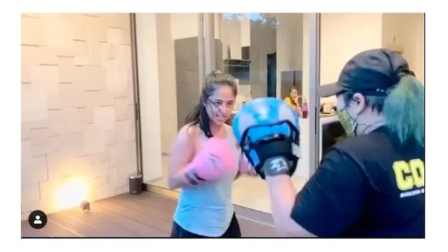 5 Potret Dewi Perssik Belajar Boxing dan Muaythai, Penuh Energik