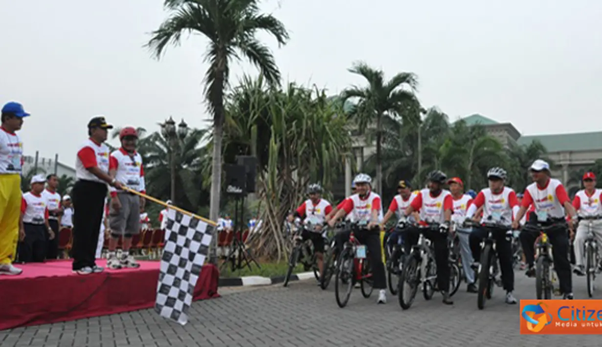 Citizen6, Tanjung Priok: Kolinlamil dan PPAL menggelar Fun Bike Jalasena yang diikuti lebih kurang 1.500 peserta yang berasal dari keluarga TNI AL dan masyarakat umum. (24/6).(Pengirim: Dispenkolinlamil)
