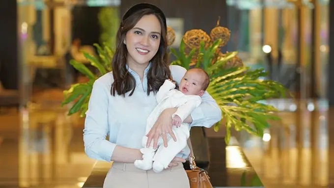 Dua Minggu Melahirkan, Ini 7 Potret Terbaru Shandy Aulia yang Tetap Langsing