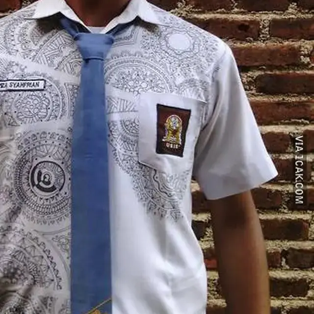 6 Potret Motif Batik Nyeleneh Ini Bikin Salah Fokus,
