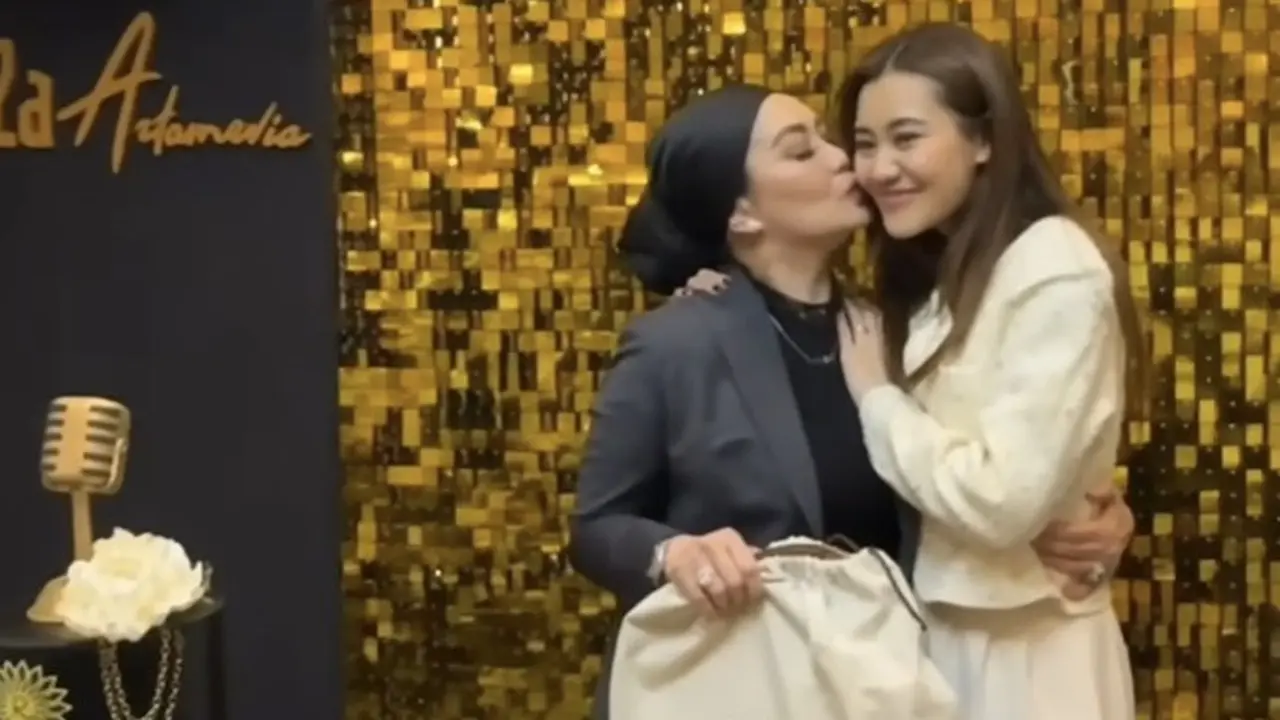 Aaliyah Massaid dan Thariq Halilintar saat Ulang Tahun Reza Artamevia ke-49