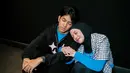 Potret kebersamaan Adhisty Zara dan Abun Sungkar ketika cinema visit atau kunjungan ke bioskop. Sejak tampil berhijab demi film, artis berusia 21 tahun ini makin anggun dan memesona. Sama-sama kelahiran Juni tahun 2003 dan hanya berbeda di tanggal kelahiran saja, tak heran jika Adhisty Zara dan Abun Sungkar merasa klik satu sama lainnya sejak pertama kali satu project. (Liputan6.com/IG/@zaraadhsty)