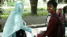 Ratusan mahasiswa Fakultas Ilmu Sosial dan Ekonomi atau FISE, Universitas Negeri Yogyakarta, menggelar aksi penggalangan dana bagi rakyat Palestina. 