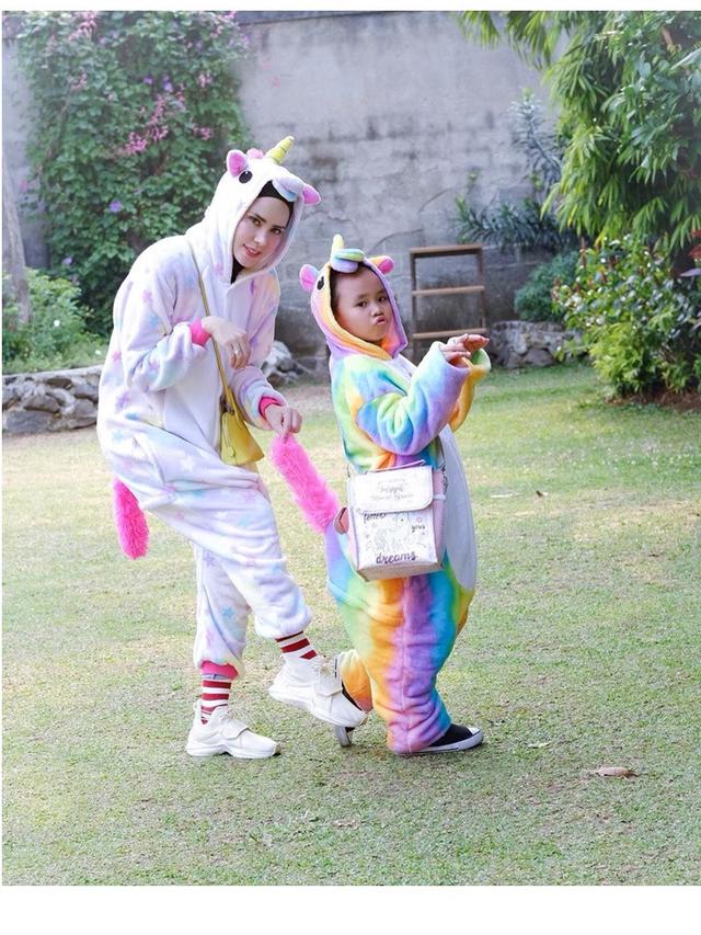 Jarang Tersorot, Ini 7 Momen Manis Angel Lelga dan Sang Putri