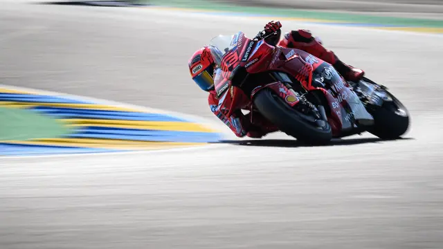 Marc Marquez beraksi di MotoGP Prancis 2025