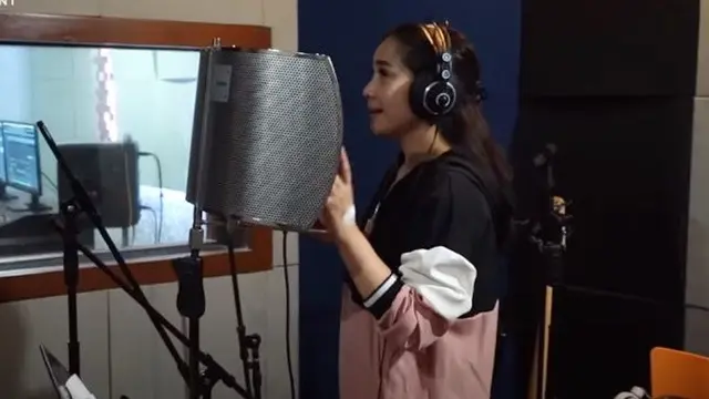 Keluar Rumah, Ini 6 Potret Nagita Slavina Rekaman Bareng Nissa Sabyan