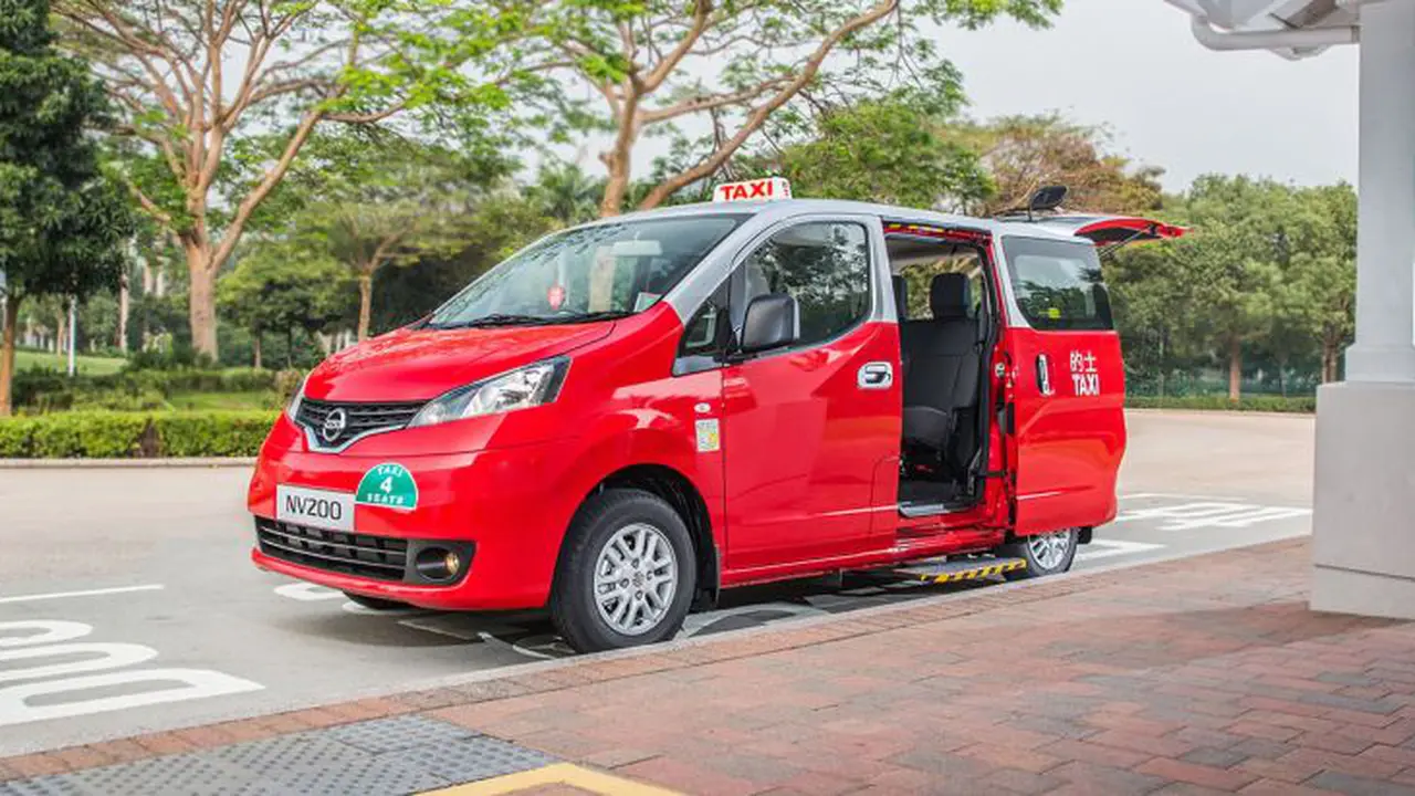 Nissan Evalia Dipakai Jadi Taksi di Hong Kong