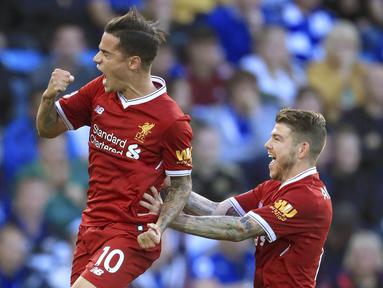 Gelandang Liverpool, Philippe Coutinho, merayakan gol yang dicetaknya ke gawang Leicester pada laga Premier League di Stadion King Power, Leicester, Sabtu (23/9/2017). Leicester kalah 2-3 dari Liverpool. (AP/Mike Egerton)
