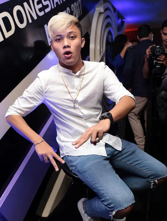 "Kemarin juga pas rilis lagu Cukup Tau, cukup deg-degan yah. Single kesatu kedua direspon positif. Nah single ketiga ini yang deg-degan karena rawan," kata Rizky Febian. (Deki Prayoga/Bintang.com)