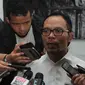 Hanif Dhakiri mengaku siap ditangkap jika memang aksi lompatnya itu melanggar hukum, Sabtu (8/11/2014) (Liputan6.com/Herman Zakharia) 