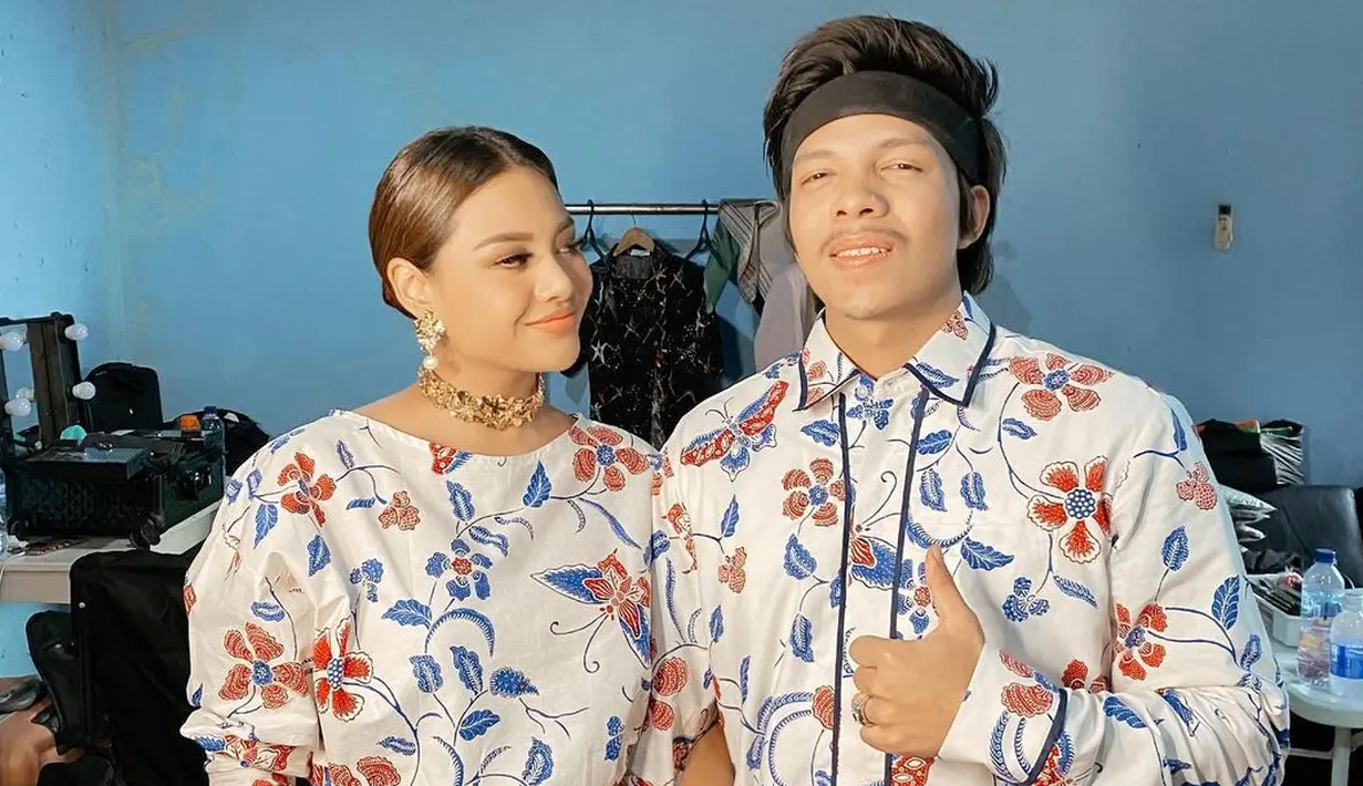 Romantisme selalu terlihat dari pasangan kekasih Aurel Hermansyah dan Atta Halilintar. Namun kini, kabar terbaru menyebutkan hubungan keduanya kandas di tengah jalan. (Instagram/aurelie.hermansyah)