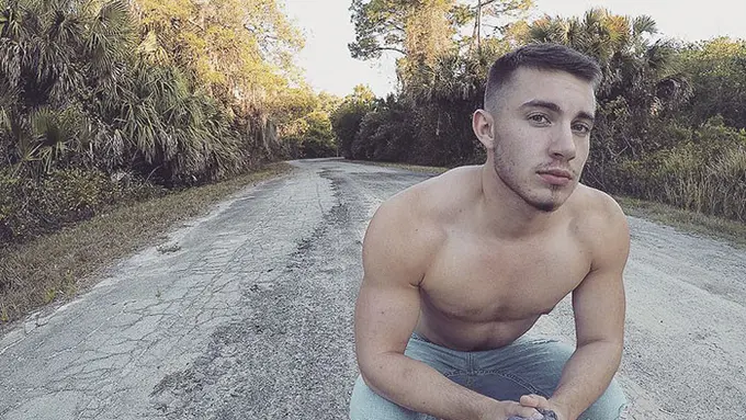 [Bintang] Cowok Ganteng Ini Dulunya Cewek, Lho! Nggak Percaya?