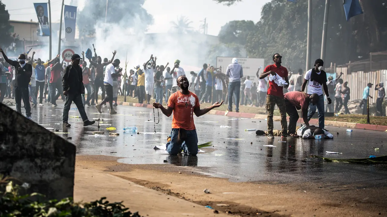 20160831-Presiden Menang Pemilu, Rakyat Gabon Bakar Gedung Parlemen-Gabon