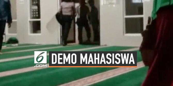 VIDEO: Polisi Buru Mahasiswa hingga Masuk ke Masjid, Kapolda Minta Maaf