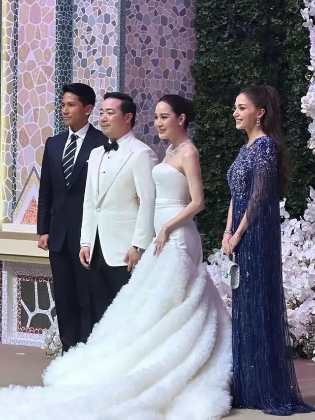Kondangan Bareng Pangeran Mateen, Anisha Rosnah Tampil Glamor dengan Gaun Desainer Favorit Kate Middleton