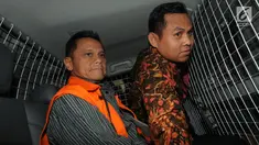 Presiden Komisaris PT Mugi Rekso Abadi (MRA) Soetikno Soedarjo berada di dalam mobil tahanan usai menjalani pemeriksaan oleh penyidik di Gedung KPK, Jakarta, Rabu (7/8/2019). Soetikno Soedarjo resmi ditahan KPK untuk mempermudah pemeriksaan. (merdeka.com/Dwi Narwoko)