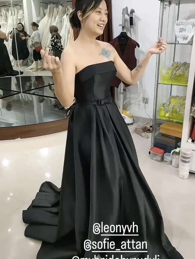 Leony Trio Kwek Kwek kenakan gaun hitam, credit: @luvewedding